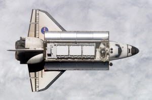 Shuttle_delivers_ISS_P1_truss